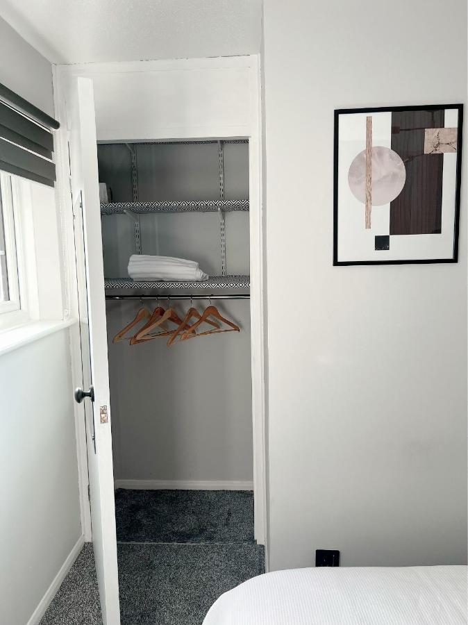 Stunning Apartment In Beckton With Private Entrance London Exterior photo