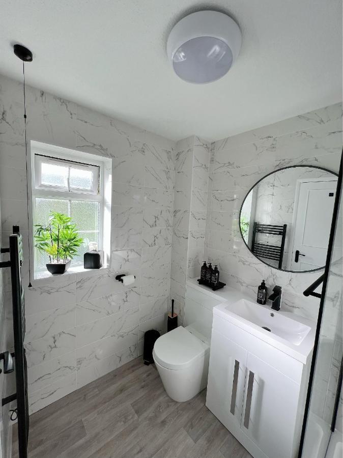 Stunning Apartment In Beckton With Private Entrance London Exterior photo